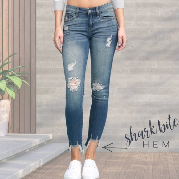 Judy Blue Shark Bite Skinny Jeans Reg 